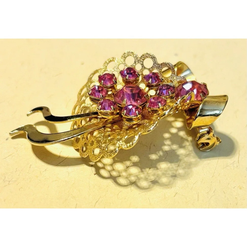 vintage‎ gold-tone flower brooch
